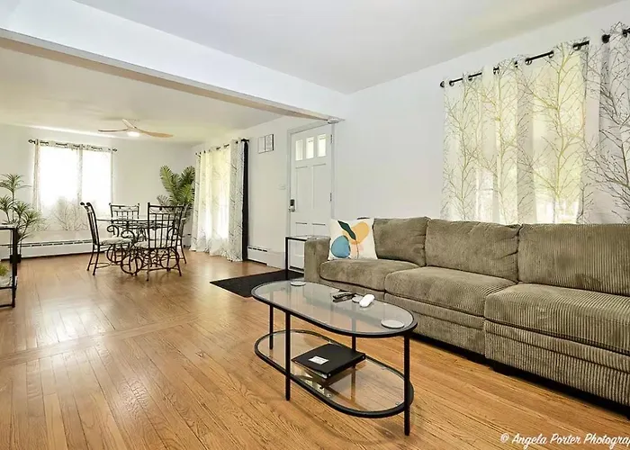 Family Friendly 3 Bedroom 2 Ba Near Navy Base * Waukegan